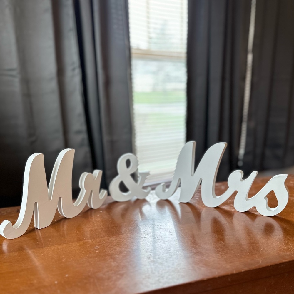Chic White 'Mr & Mrs' Sign